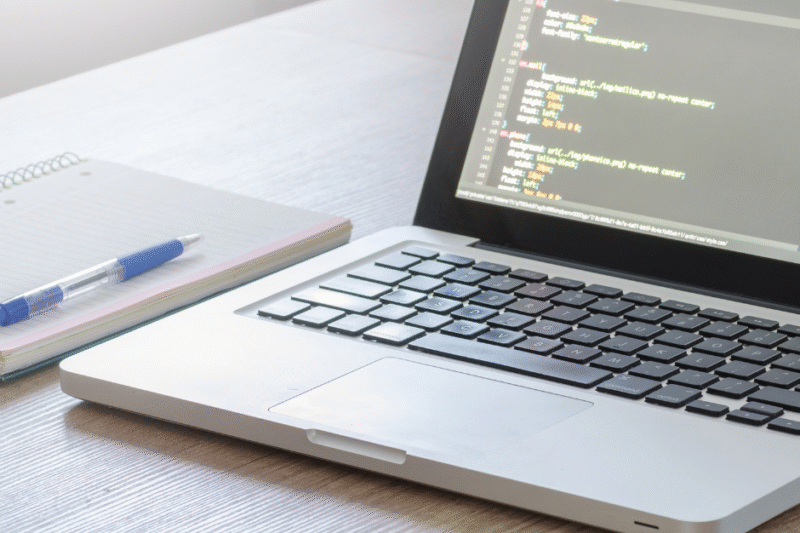Pros and Cons of Software Engineering Jobs: A Guide for New IT Enthusiasts 
